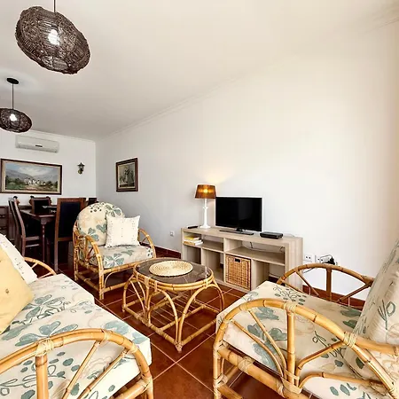 شقة 2bdr - 5 Mins Downtown - Pool & Wi-fi *