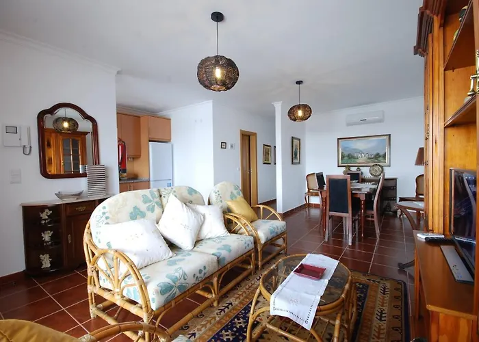 Apartment By Algartur - 5 Mins Downtown - Pool & Balcony